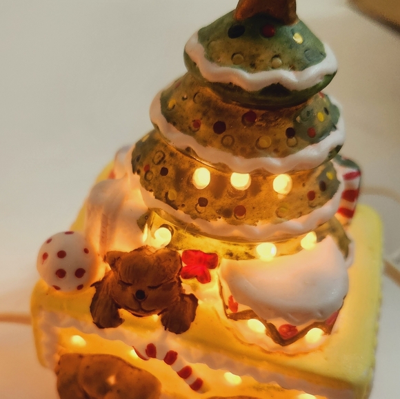 Vintage Delectable Gingerbread Train Night Light Set in Box - Picture 5 of 13